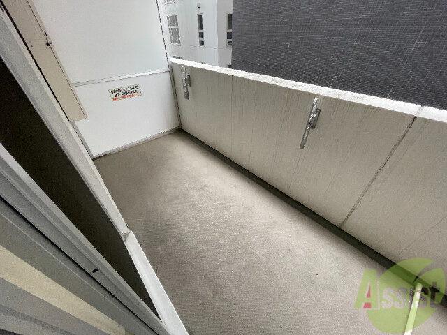 バルコニー　バルコニーは幅があり、広い印象を受けました。