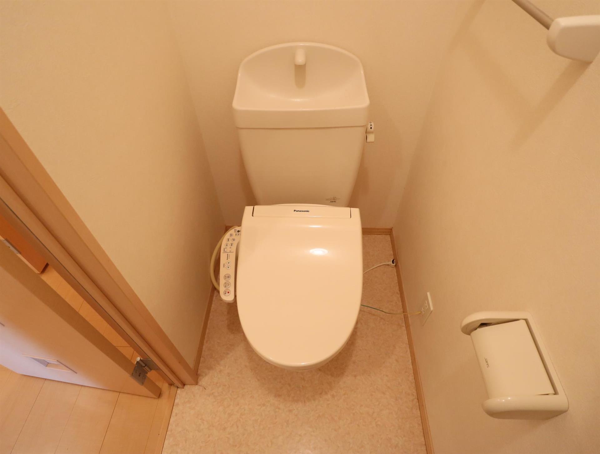 トイレ　温水洗浄便座