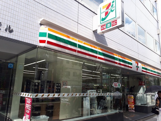 コンビニ　セブンイレブン日本橋小伝馬町店（コンビニ）まで120m