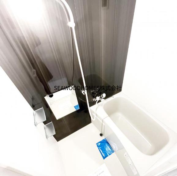 バス・シャワールーム　疲れた体を癒やす。足を伸ばしてくつろげる浴槽。