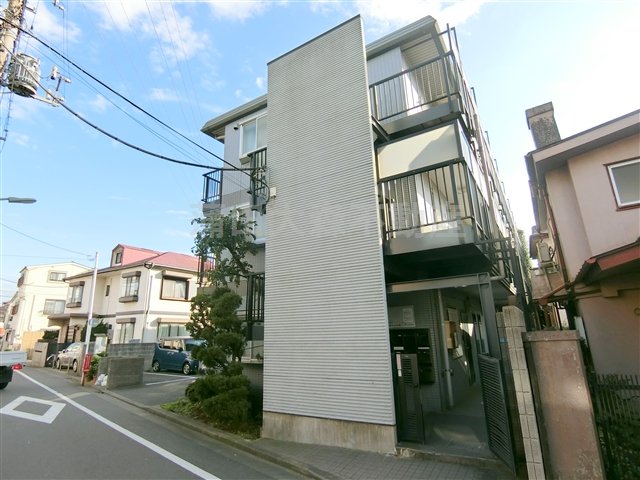 建物外観　2000年3月築　鉄骨造地上3階建て総戸数12戸の賃貸マンシ