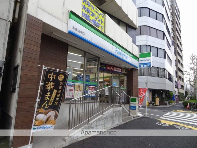コンビニ　ファミリーマート新宿山吹町店（コンビニ）まで140m