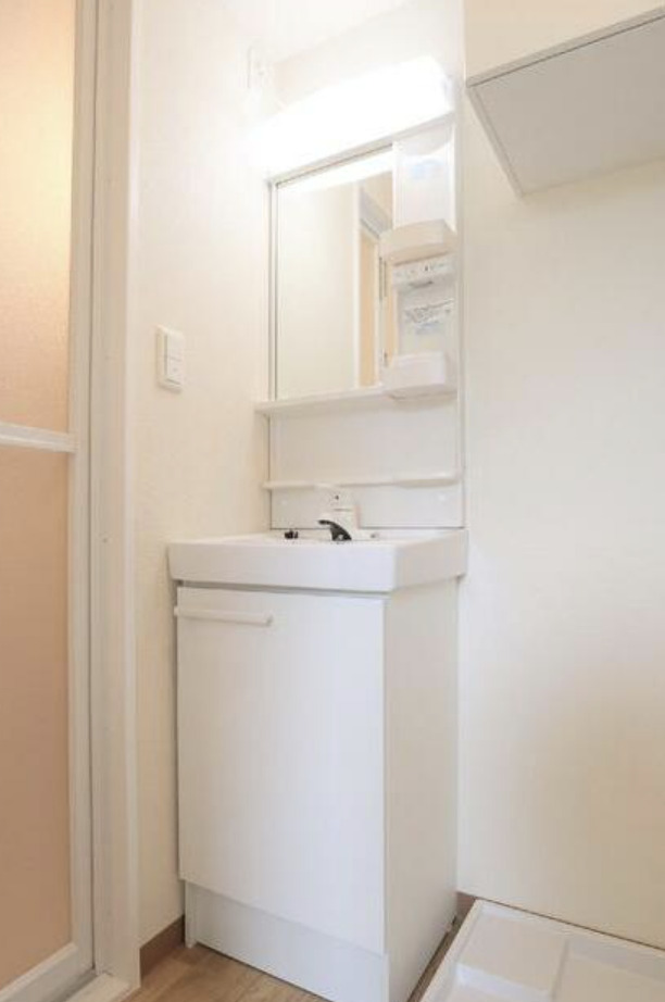 洗面設備　独立洗面台、朝の身支度には欠かせません