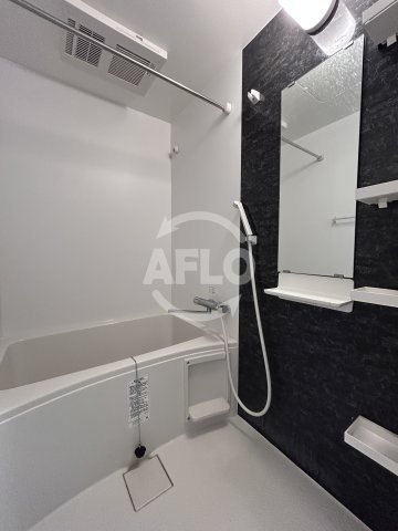 バス・シャワールーム　セレニテ江坂ミラク　浴室