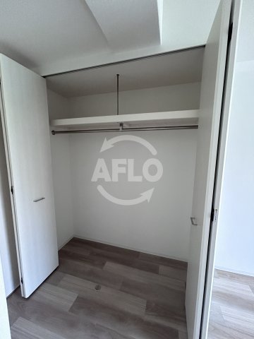 収納　セレニテ江坂ミラク　クローゼット