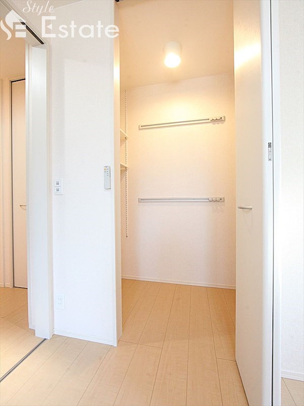 収納　モニター付きインターホン