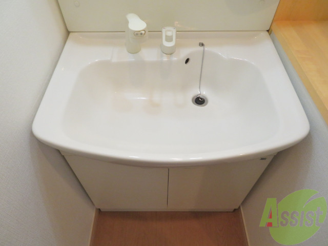 洗面設備　忙しい朝の味方、独立洗面台があるのは嬉しいですね。