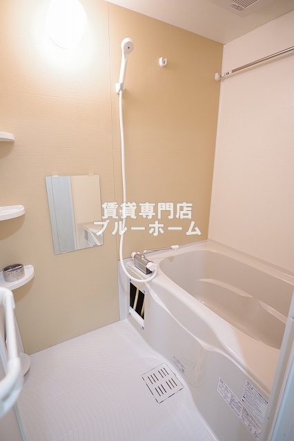 バス・シャワールーム　お風呂は浴室乾燥機付き！