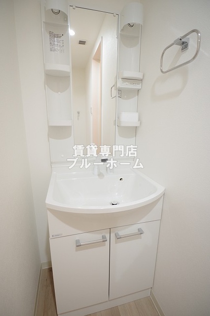 洗面設備　洗面所も収納豊富！