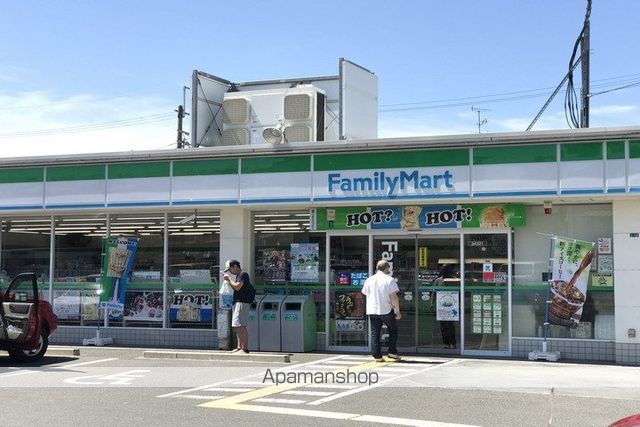 コンビニ　ファミリーマート（コンビニ）まで567m