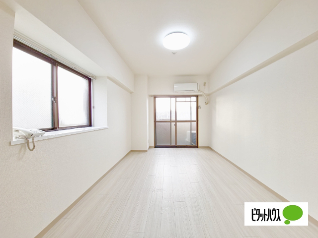 居室・リビング　写真は別室。状況が異なる場合は現況を優先します。