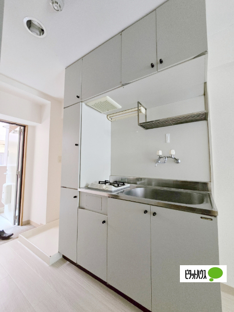 キッチン　写真は別室。状況が異なる場合は現況を優先します。