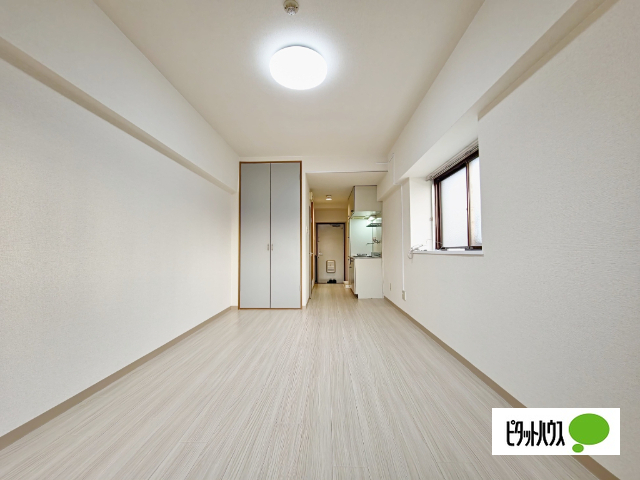 居室・リビング　写真は別室。状況が異なる場合は現況を優先します。