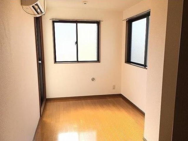 居室・リビング　角部屋3面採光