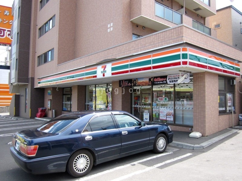 コンビニ　セブンイレブン札幌清田2条店（コンビニ）まで307m