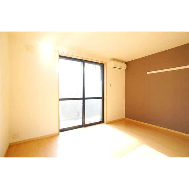 居室・リビング　日当たり良い室内