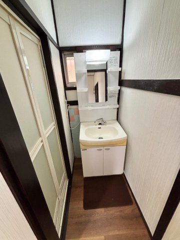 洗面設備　独立洗面化粧台も完備しております！