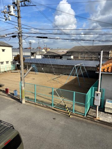 眺望　道路を挟んですぐの所に公園があるので、お子様も楽しみ！