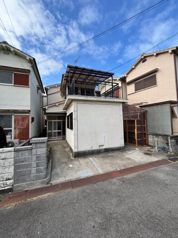 建物外観　敷地内に1台、道路脇にも1台路駐出来ます！