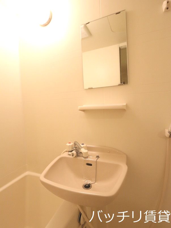 洗面設備　同型タイプの為現状を優先致します。