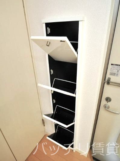 玄関　同型タイプの為現状を優先致します。