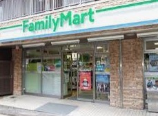 コンビニ　ファミリーマート高輪一丁目店（コンビニ）まで165m