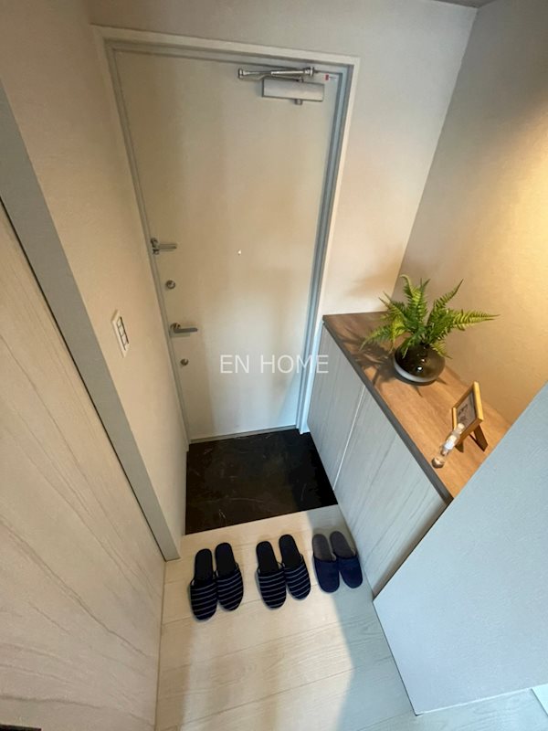 玄関　※モデルルーム仕様の為家具家電は付きません。