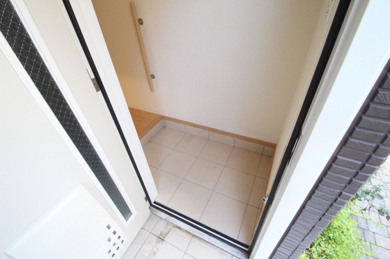 玄関　※別部屋の写真です