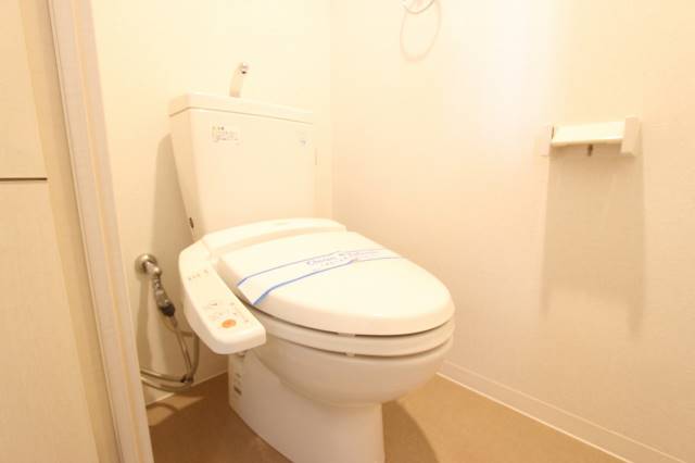 トイレ　ウォシュレット付き