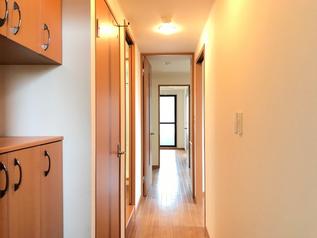 玄関　【展望良好♪】充実設備の広々2LDK！