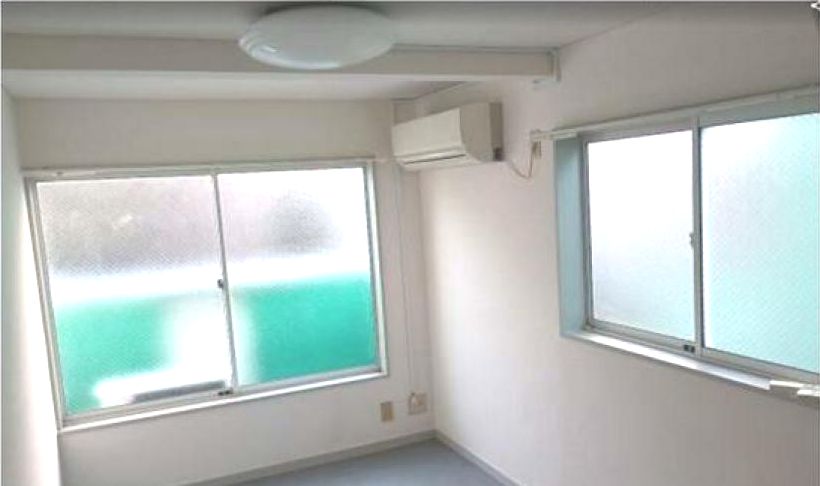 居室・リビング　2面採光の明るい洋室です