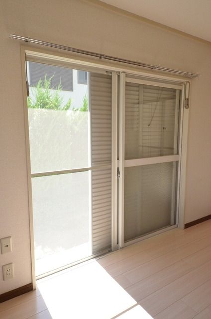 セキュリティ　☆雨戸付きの扉☆