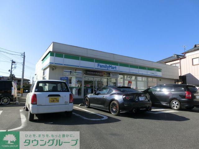 コンビニ　ファミリーマート（コンビニ）まで850m