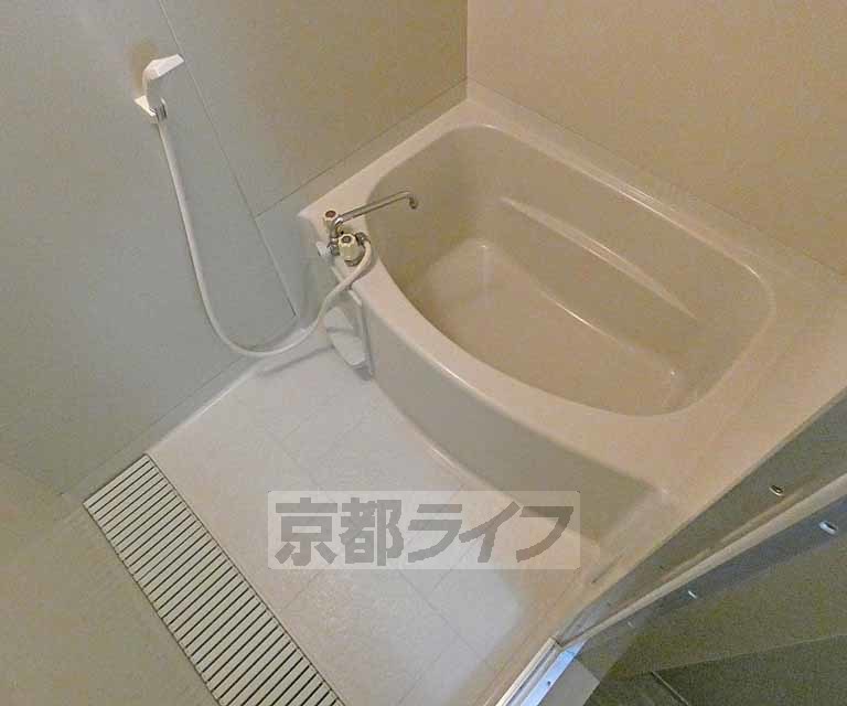 バス・シャワールーム　シンプルな浴室です。