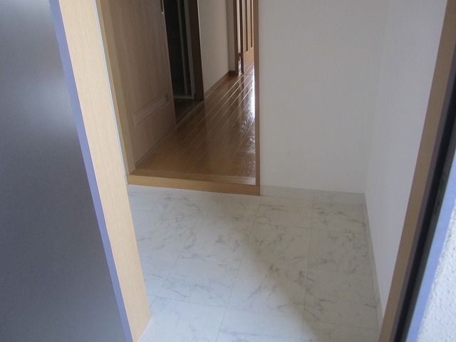 玄関　※同物件別部屋参考写真