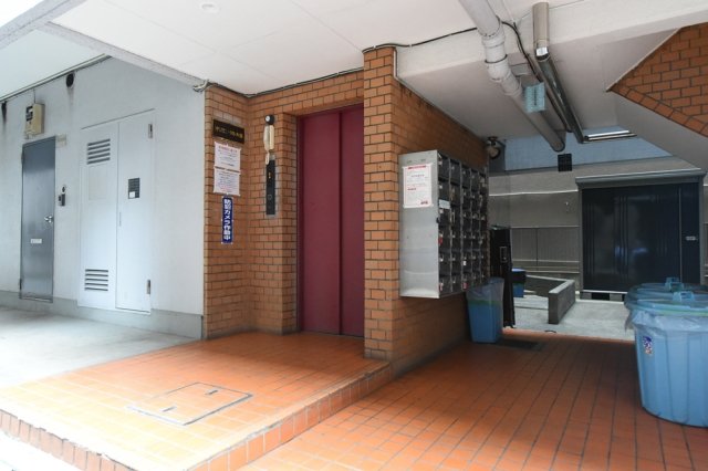 エントランス　建物の内部です