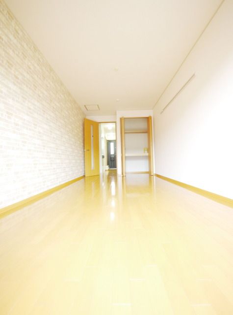 居室・リビング　★広めの洋室8帖★