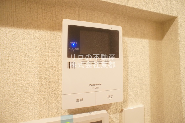 セキュリティ　来訪者の姿を確認できるＴＶモニター付インターホン設置済です！
