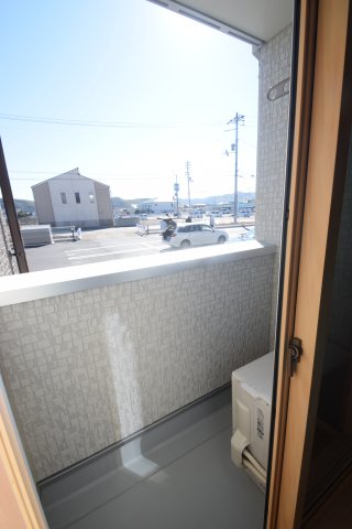 バルコニー　暖かな日差しのふりそそぐバルコニー