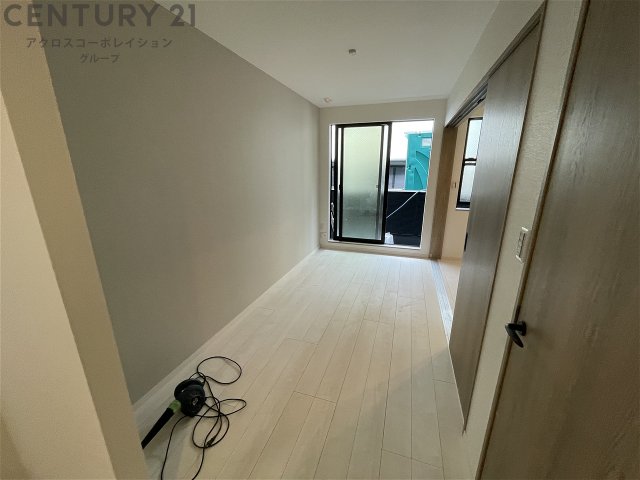 居室・リビング　床色が明るい色合いで綺麗です♪