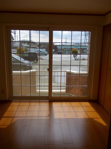 バルコニー　開放的で明るい空間を演出してくれるバルコニーです