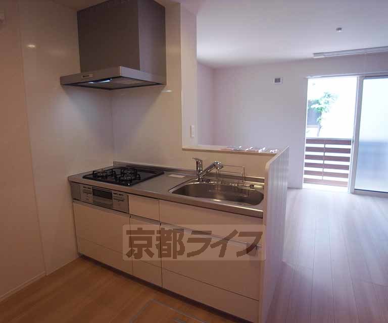 キッチン　３口コンロのシステムキッチンです。