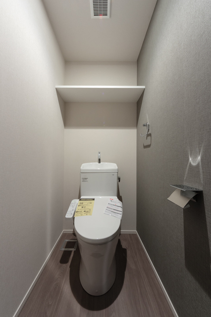 トイレ　※写真は同タイプ住戸です。