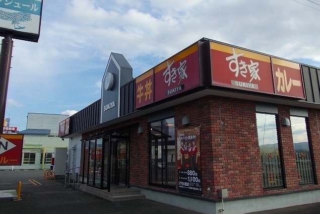 飲食店　すき家　７号線大館店（飲食店）まで750m