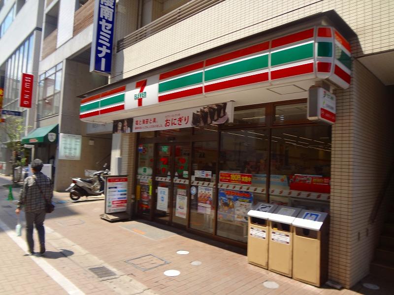 コンビニ　セブンイレブン（コンビニ）まで217m
