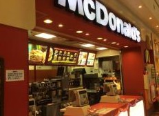 飲食店　マクドナルド 木場イトーヨーカドー店（飲食店）まで445m