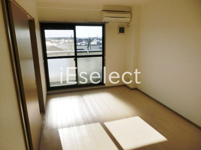 居室・リビング　日当たりも良く明るい居室です。