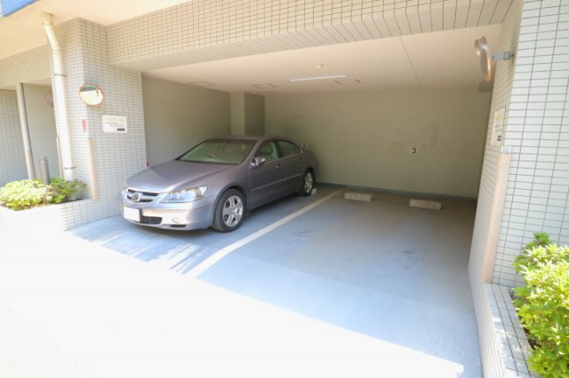 駐車場　※参考写真