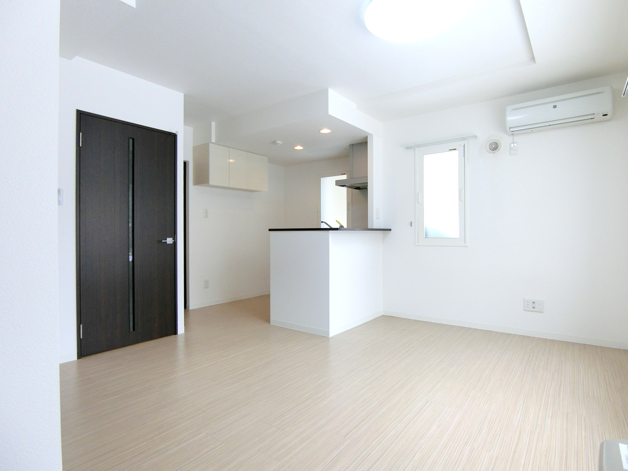 居室・リビング　人気の対面キッチンタイプです☆