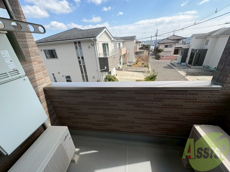 バルコニー　バルコニーがあるので、洗濯物も干せますね。